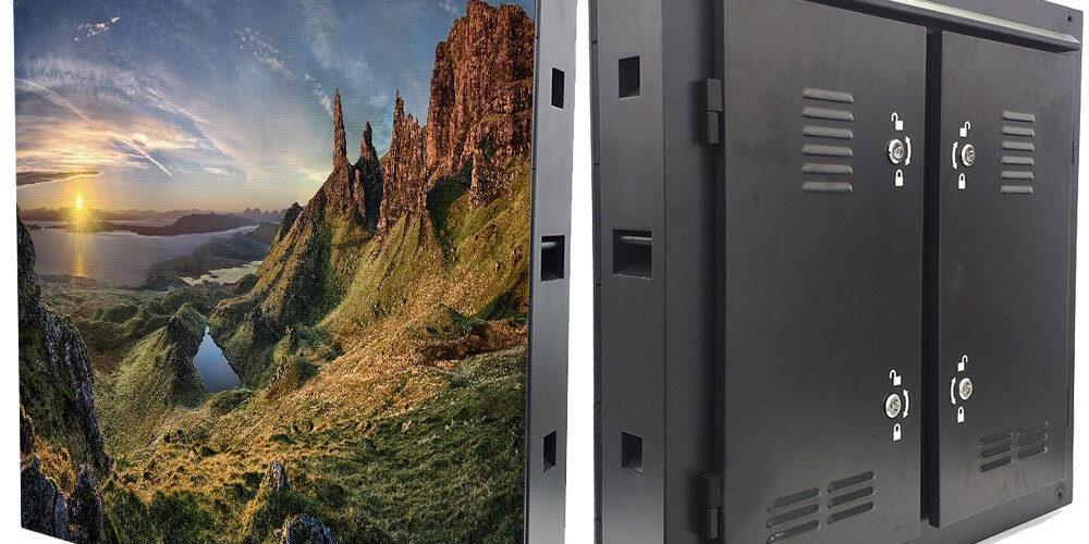 High visibility LED outdoor digital signage for public advertising